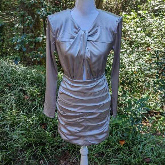 ASTR the LABEL Petrova Cut Out Dress in Silver Size Small New - Picture 10 of 14